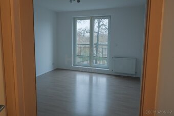 Prodej bytu 3+kk, 83,2 m² + lodžie a balkon, s garářovým stá - 9