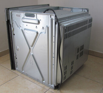 MULTIFUNKČNÍ VESTAVNÁ TROUBA ELECTROLUX - GRIL - 9