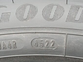 Zánovní zimní pneu Goodyear 205/55/19 vzorek 8mm - 9
