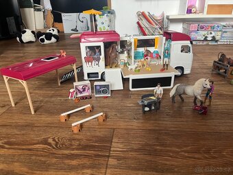 Schleich přepravník koní a další koně a doplňky - 9
