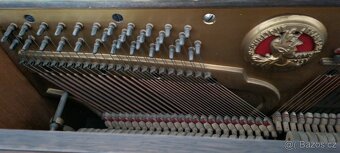 PIANO ZNAČKA BROŽ + otočná stolička - 9