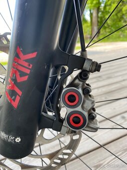 YT Capra CF PRO vel. L 27,5” - 9