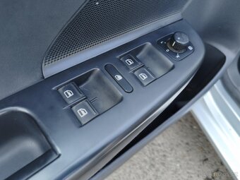 Volkswagen Golf 2.0 TDi , 100 kW nafta, 2010 - 9