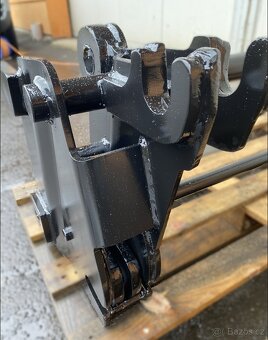 Rychloupínač, paletové vidle CAT, caterpillar 428, 432, 444 - 9