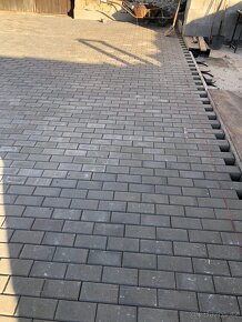 Pokládka zámkové dlažby a výkopové práce - 9