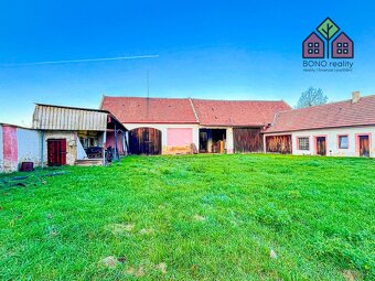 Zemědělská usedlost s RD, zemědělské stavby 528 m2, zahrada  - 9