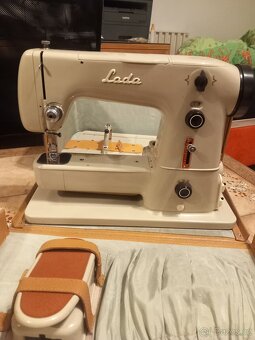 Šicí stroj Lada 132-3 - 9