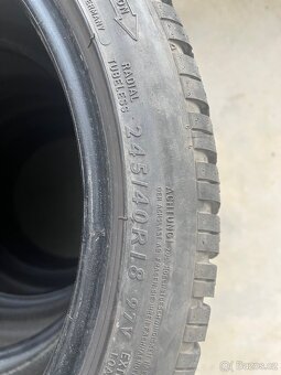 Dunlop 245/40R18 - 9