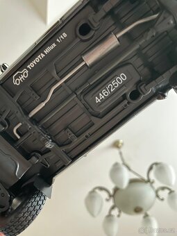 Toyota Hilux SR5 1:18 Otto Mobile Back to the future - 9