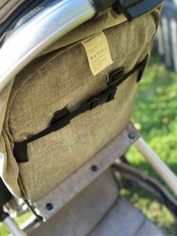 Šedý kočárek - 9