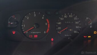 Hyundai H-1 2.5CRDi, 7 mist, nepojizdne, ztraci vodu - 9