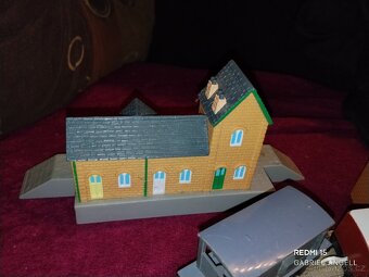 Koleje a budovy – (Thomas & Friends) - 9