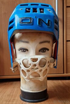 Kapslíkovka - dvě staré dětské flinty a tři přilby Okula - 9