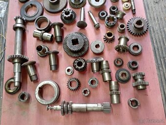 Díly frézky soustruhy - 9