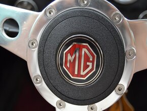 MGB GT 1800 - 9
