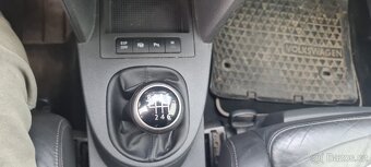 VW Touran Cross 2,0 TDi 125 Kw..7 míst - 9