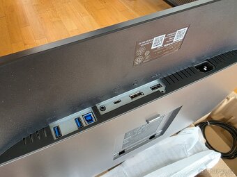 32" Dell U3219Q UltraSharp - USB - C , 4K - 9