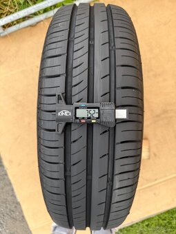 Zánovní letní pneu 185/65/15 Kumho Ecowing ES31 TOP STAV - 9
