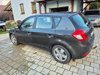 Kia Ceed 1.6 CRDi, 85 kW, 2011 – najeto jen 30 129 km - 9