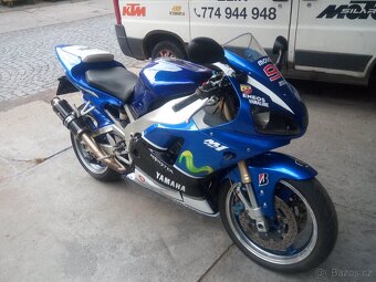 Yamaha R1 - 9