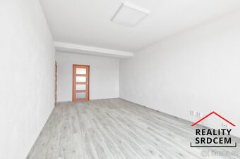 Pronájem zrekonstruovaného bytu 2+1 s balkonem, 55 m2, V Ale - 9