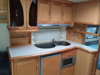 HOBBY 540UFe č.242. Pro 4. Fr. postel. Sprcha. Rok 2006 - 9