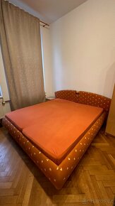 Čalouněná manželská postel - 9