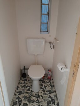 Nabízím ženě samostatný pokoj - 9