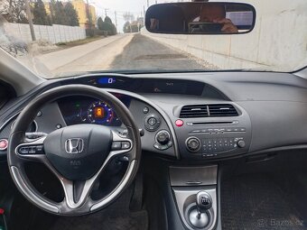 Prodám Honda Civic 8g 1.4. i-vtec 73 kw rok 2011 - 9