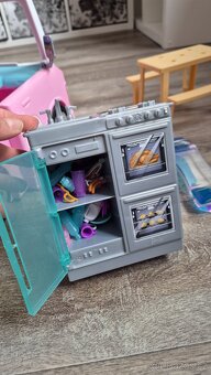 Barbie karavan + 17 Barbie - 9