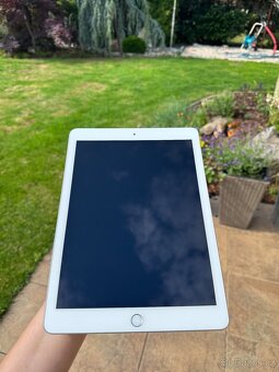 Ipad 6th Generation - 9