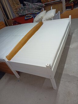 Prodám hezkou postel z masivu 90 x 200 cm - 9