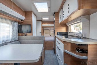 Príves 2022 Hobby De Luxe 540 KMFe – Plne vybavený 🚐✨ - 9