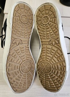 Prodám kotníkové boty Adidas černé vel. 44, jako nové - 9