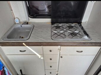 Karavan HOBBY 10A Classic  solární panel - 9