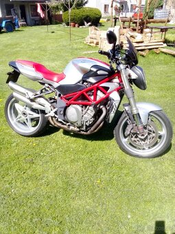 MV Agusta Brutale 910 - 9