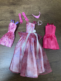 oblečky a šatičky pro panenku barbie a kena NOVÉ - 9