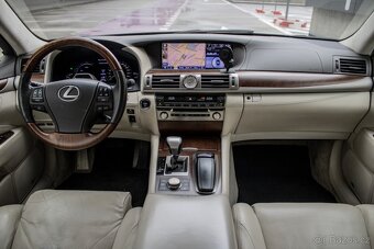 Lexus LS 600h L, 290 kW, automat, 2013, hybrid - 9
