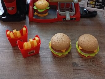 Burger shop KLEIN - 9