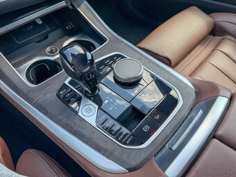 BMW X5 M50i 390kw, noční vidění, masáže, full výbava - 9
