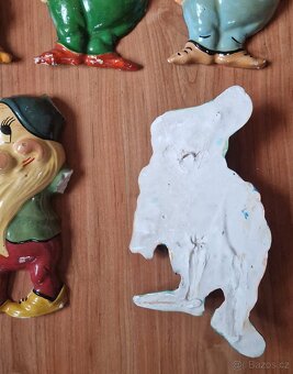 Pojďme na houby,vláček,kývací šáša,soudkové otvíráky aj. - 9