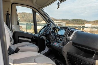 Autokaravan 2022 Bürstner IXEO 726G – Plne vybavený 🚐✨ - 9