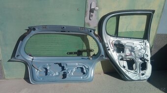Toyota Yaris 99-2005 - dveře. - 9