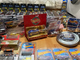 1:64 Sbírka autíček , nabídněte - 9