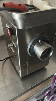 Mlýnek na maso Braher P22-82 - 9