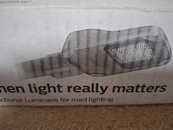 POULIČNÍ LED OSVĚTLENÍ PHILIPS CORELINE MALAGA - 9