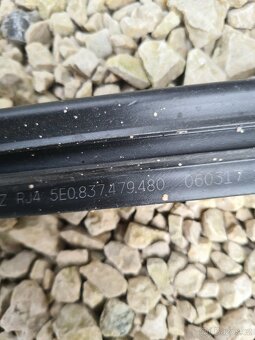 Vodítko skla s tesnením pre sklo Škoda - 9