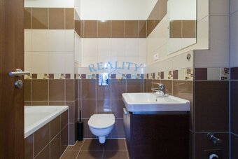 Prodej bytu 2+kk, 40,3m2, Farkašova ul., Praha - Kyje - 9