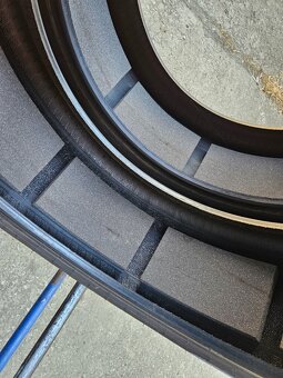245/40R20 - 9