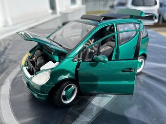 Model Mercedes Benz A 160 1:18 - 9